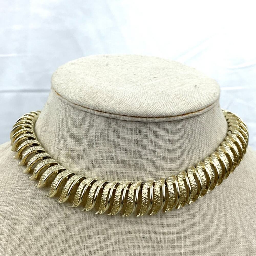 VTG Kramer Gold Tone Bib Necklace‎ Signed MCM Textured Statement 15" - Picture 5 of 12